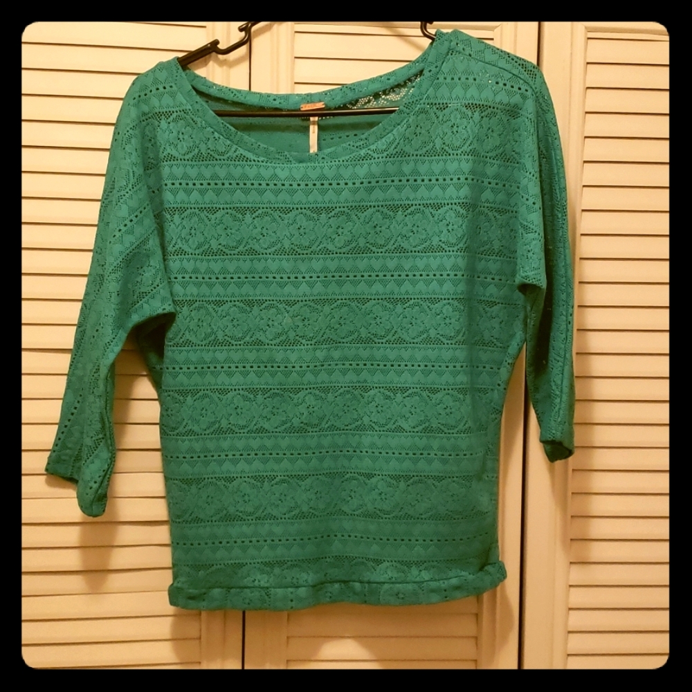 Green 3/4 sleeves.